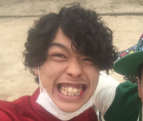 20歳の頃のパーマを掛けたバッテリィズのエース