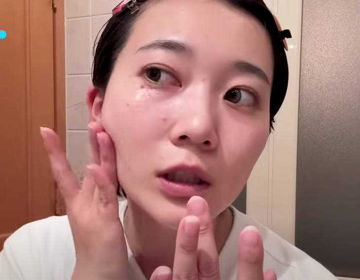 おでこを出してすっぴんの黒木芽依