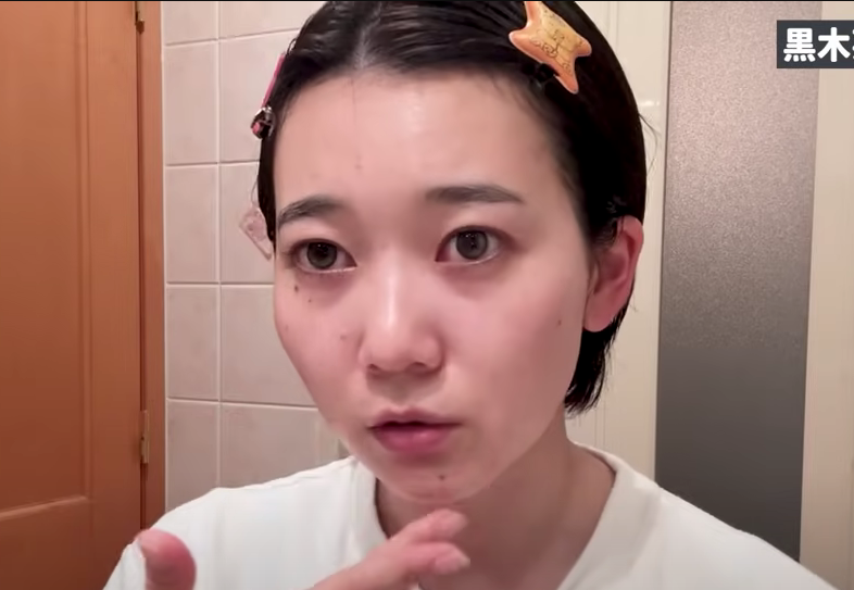 おでこをだしてすっぴんの黒木芽依