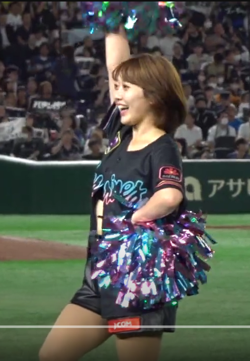チアリーダーで踊る黒木芽依