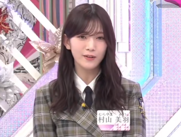 制服を着て話す村山美羽さん