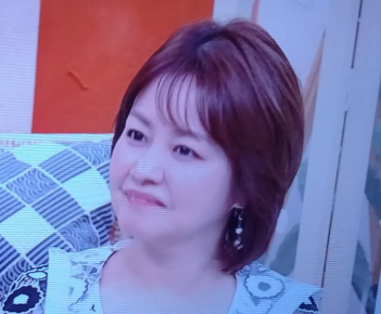 笑っている中澤裕子
