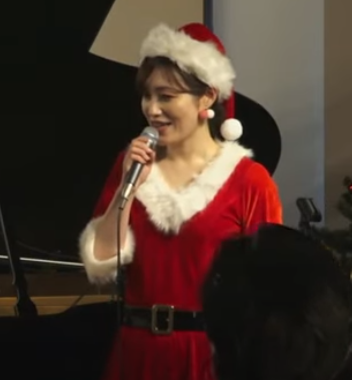 サンタの衣装を着たさや氏