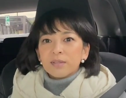 ピアスをしている穴井夕子