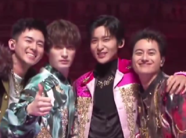 Real Faceを披露した小瀧望さん、ジェシーさん、目黒蓮さん、小島健さん