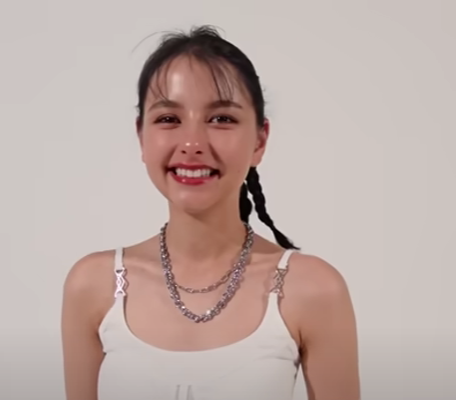 白いキャミソール着た嵐莉菜