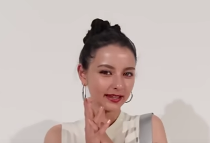 お団子ヘアの嵐莉菜