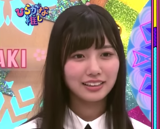 制服を着ている河田陽菜