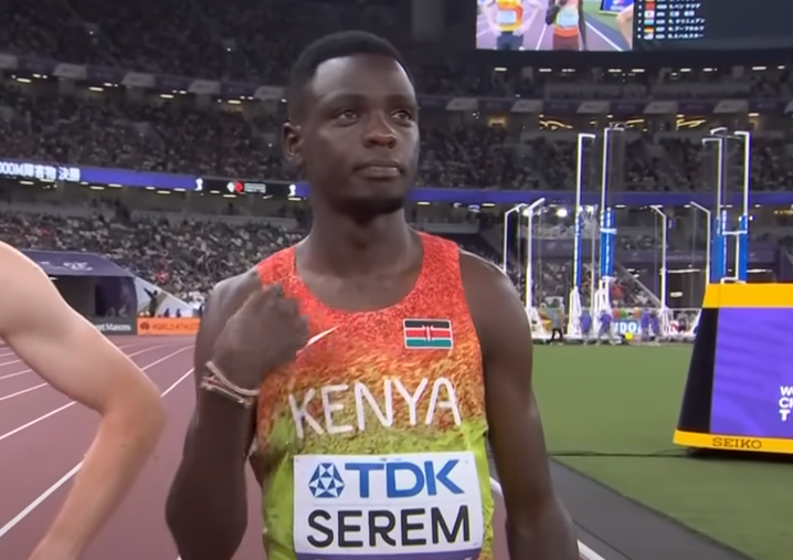 オレンジと黄色のユニフォーム着ているセレム選手