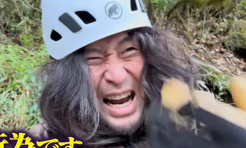 手を痛がる平坂寛