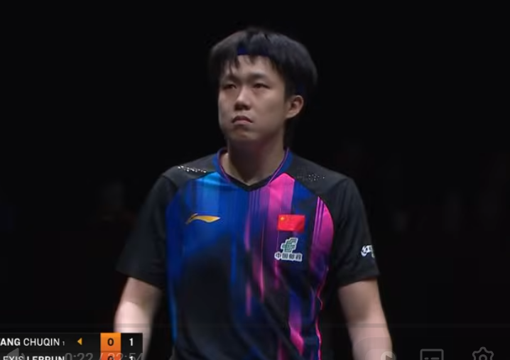 卓球している王楚欽